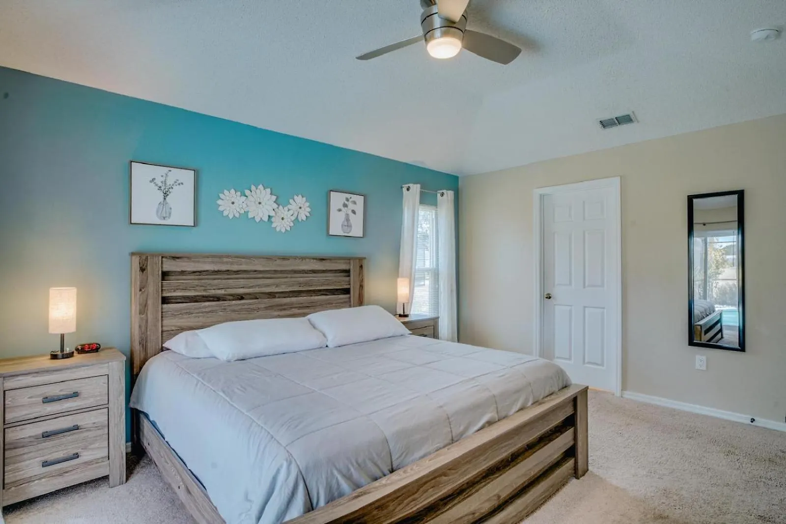 4Br Home With Pool 15 Mins From Disney Davenport 0*,  United States